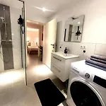 Lightplace - Boxspring - Parkplatz - Netflix Apartman *