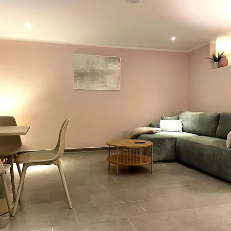 Lightplace - Boxspring - Parkplatz - Netflix Apartment